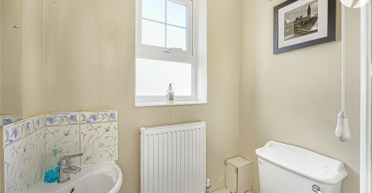 3 bedroom house for sale in Swanscombe | Robinson Jackson