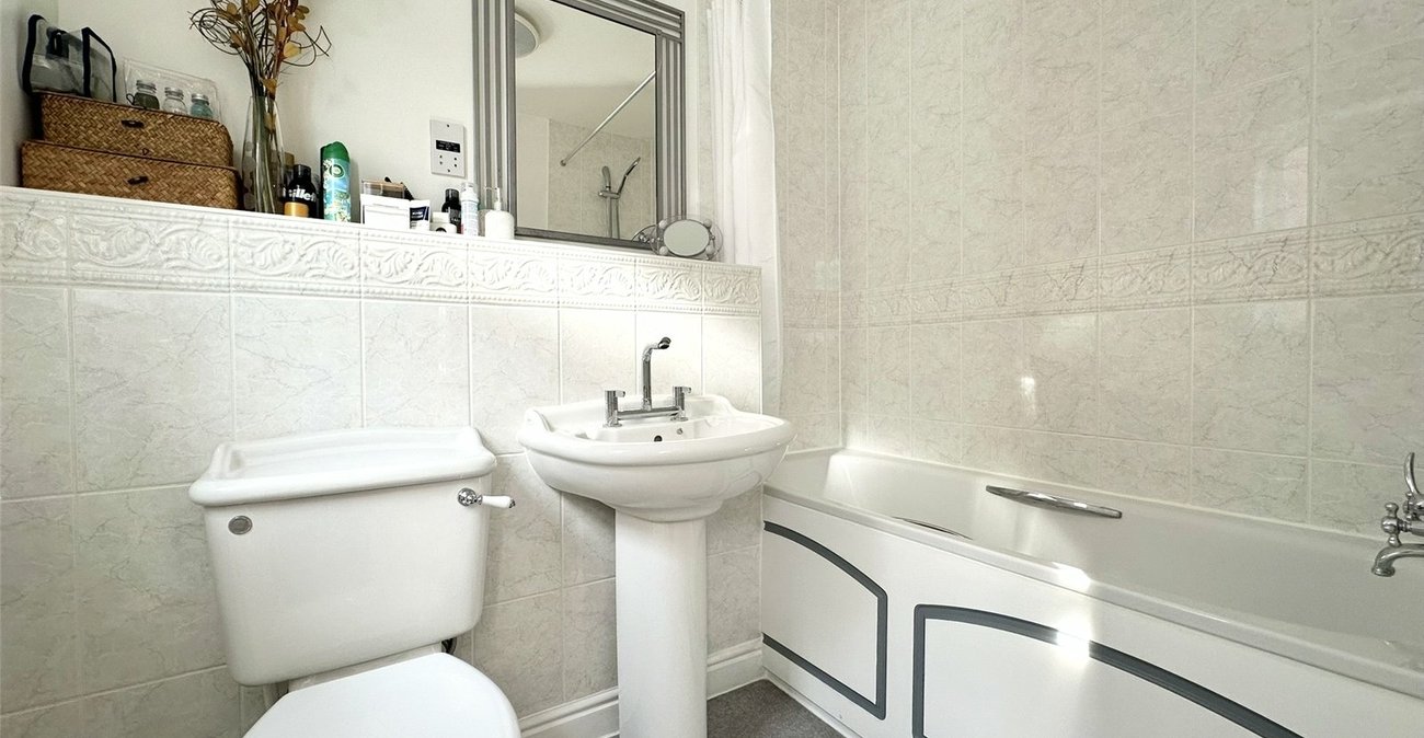 3 bedroom house for sale in Swanscombe | Robinson Jackson