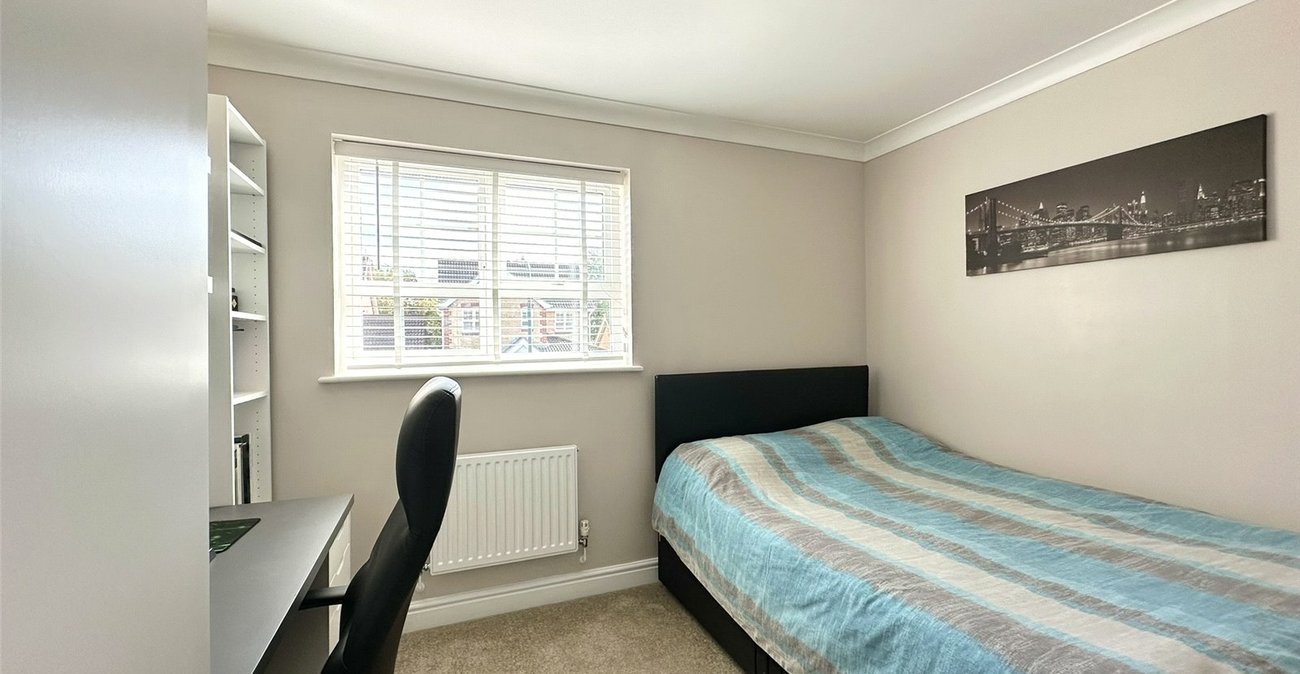 3 bedroom house for sale in Swanscombe | Robinson Jackson