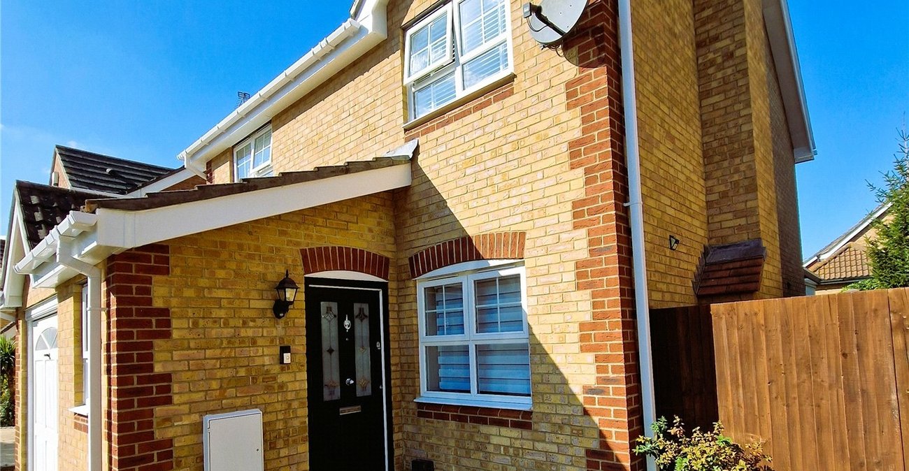 3 bedroom house for sale in Swanscombe | Robinson Jackson