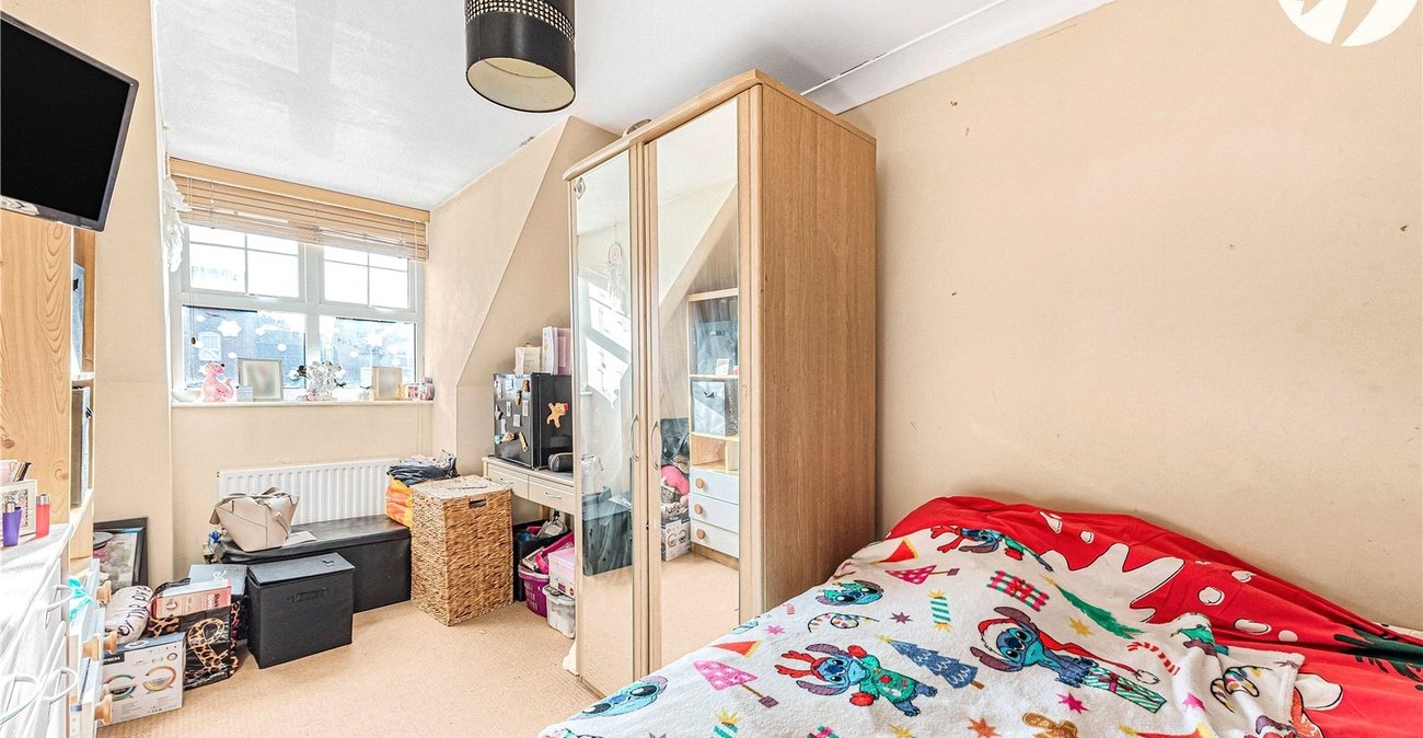 4 bedroom house for sale in Swanscombe | Robinson Jackson