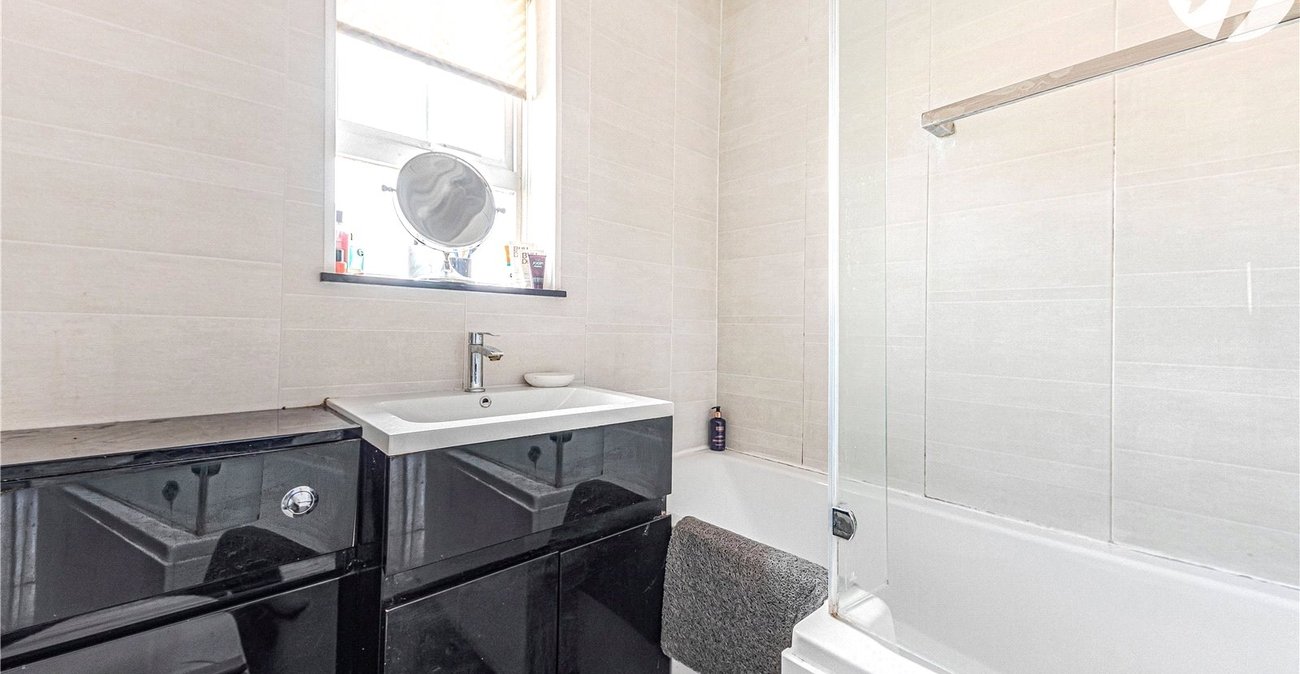 4 bedroom house for sale in Swanscombe | Robinson Jackson