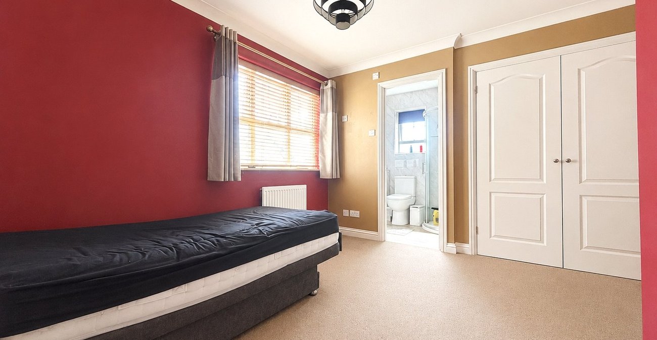 4 bedroom house for sale in Swanscombe | Robinson Jackson