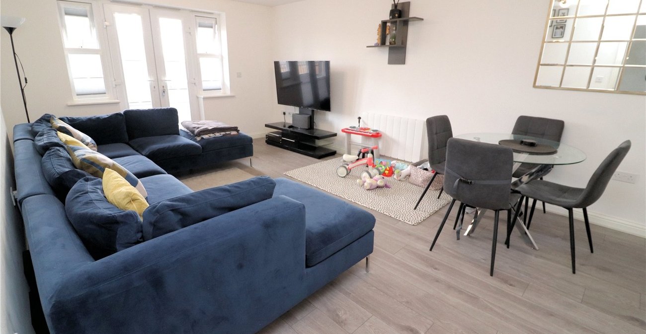 2 bedroom property for sale in 99 Slade Green Road | Robinson Jackson