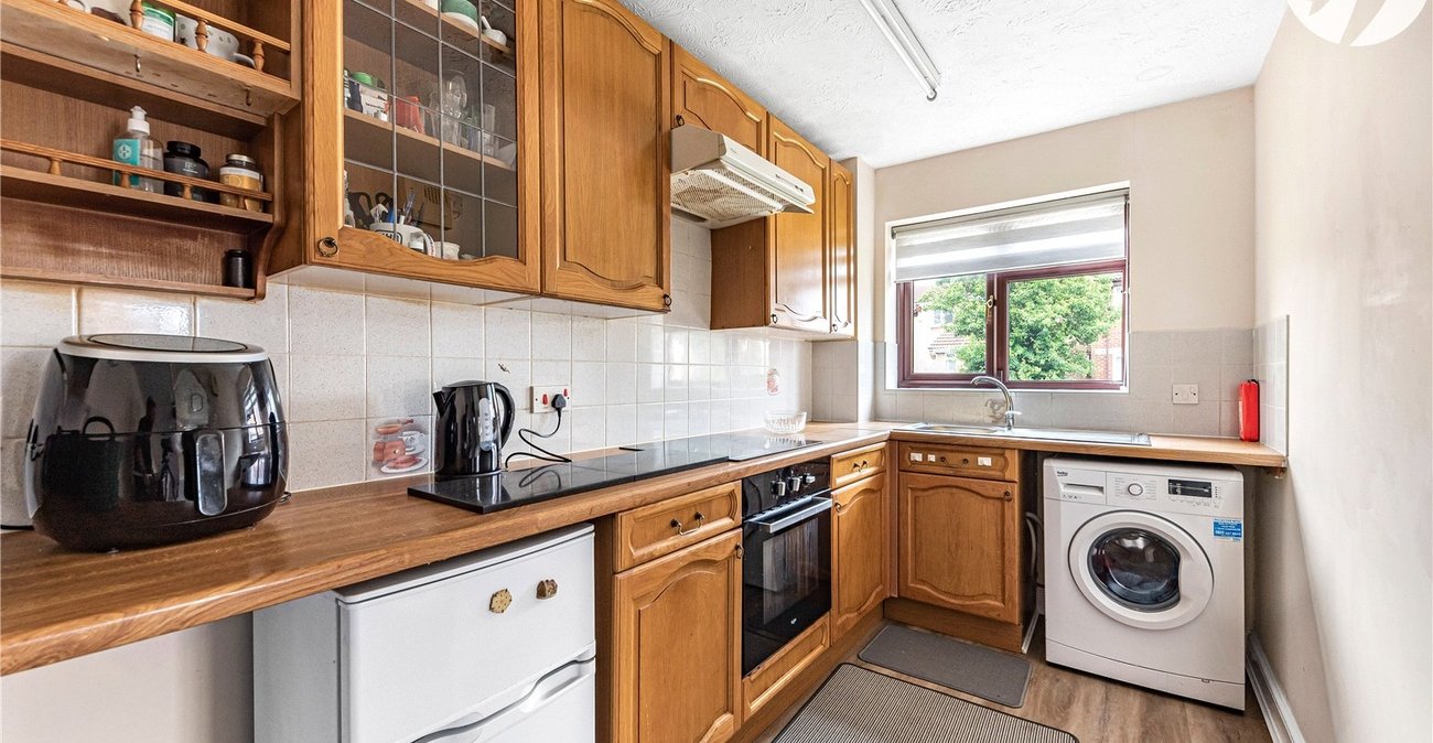 1 bedroom house for sale in Greenhithe | Robinson Jackson