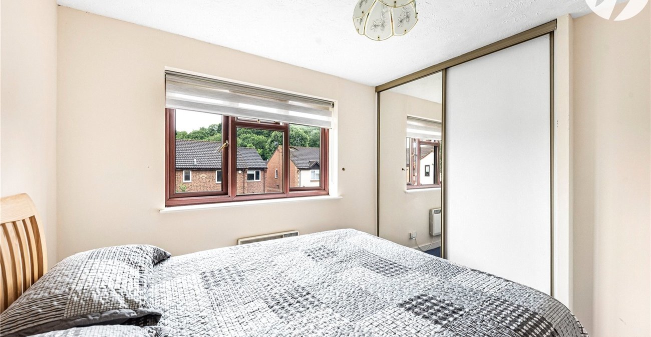1 bedroom house for sale in Greenhithe | Robinson Jackson