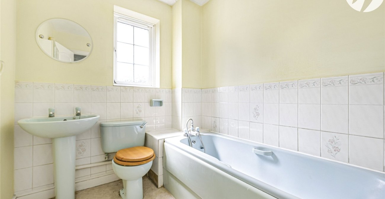 1 bedroom house for sale in Greenhithe | Robinson Jackson