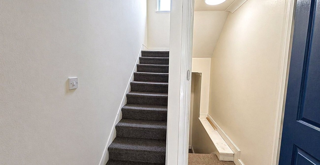 2 bedroom property for sale in London | Robinson Jackson