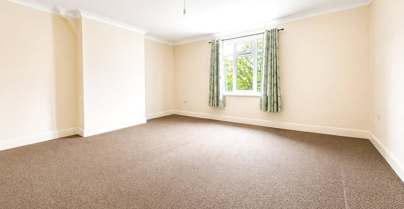 2 bedroom property for sale in London | Robinson Jackson