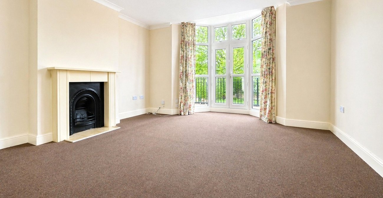 2 bedroom property for sale in London | Robinson Jackson
