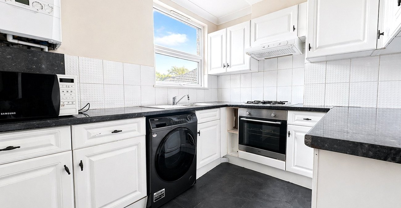 2 bedroom property for sale in London | Robinson Jackson