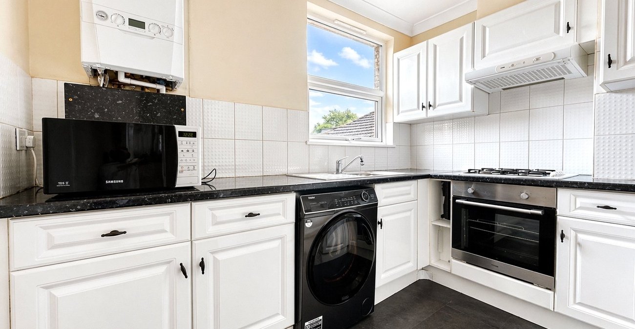 2 bedroom property for sale in London | Robinson Jackson