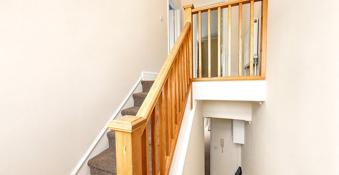 2 bedroom property for sale in London | Robinson Jackson