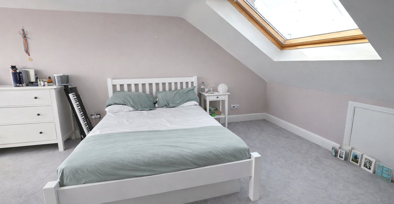 2 bedroom property for sale in London | Robinson Jackson