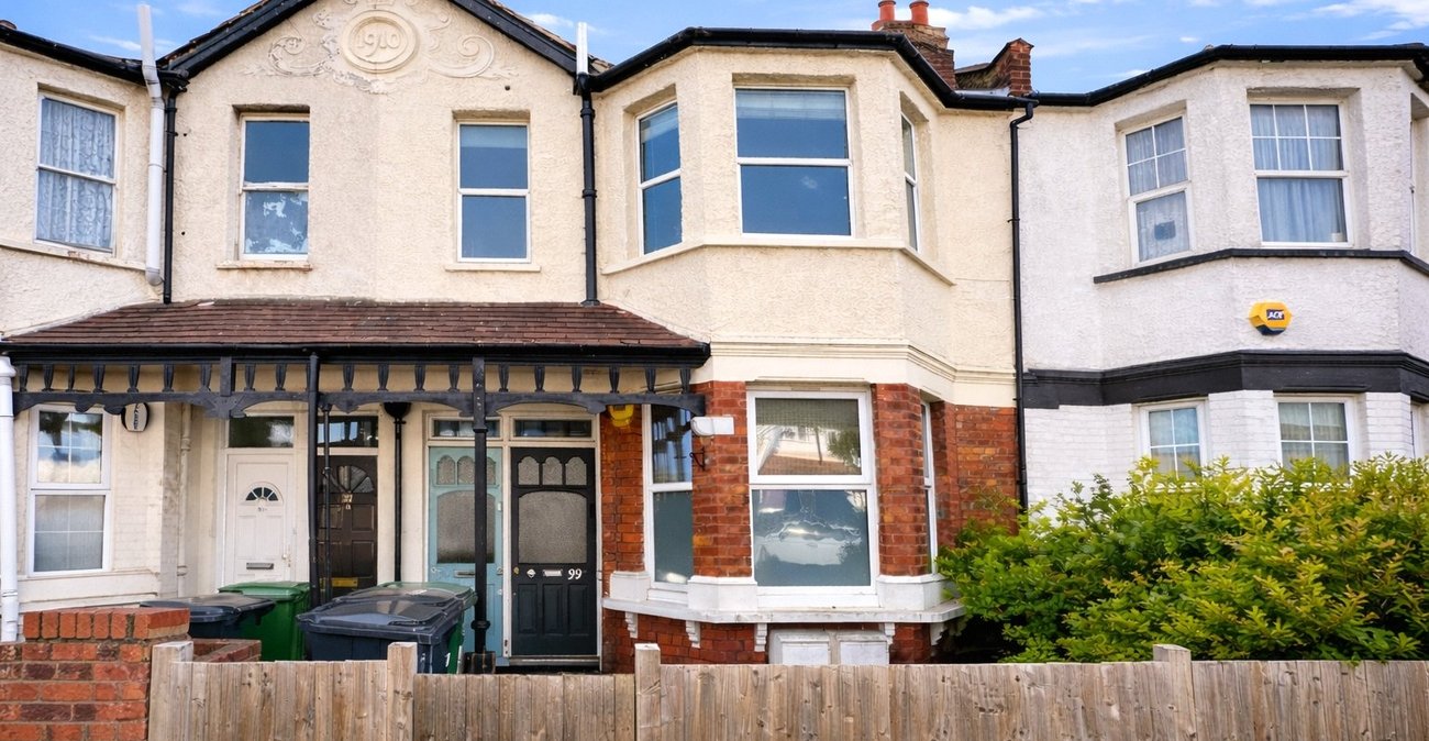 2 bedroom property for sale in London | Robinson Jackson