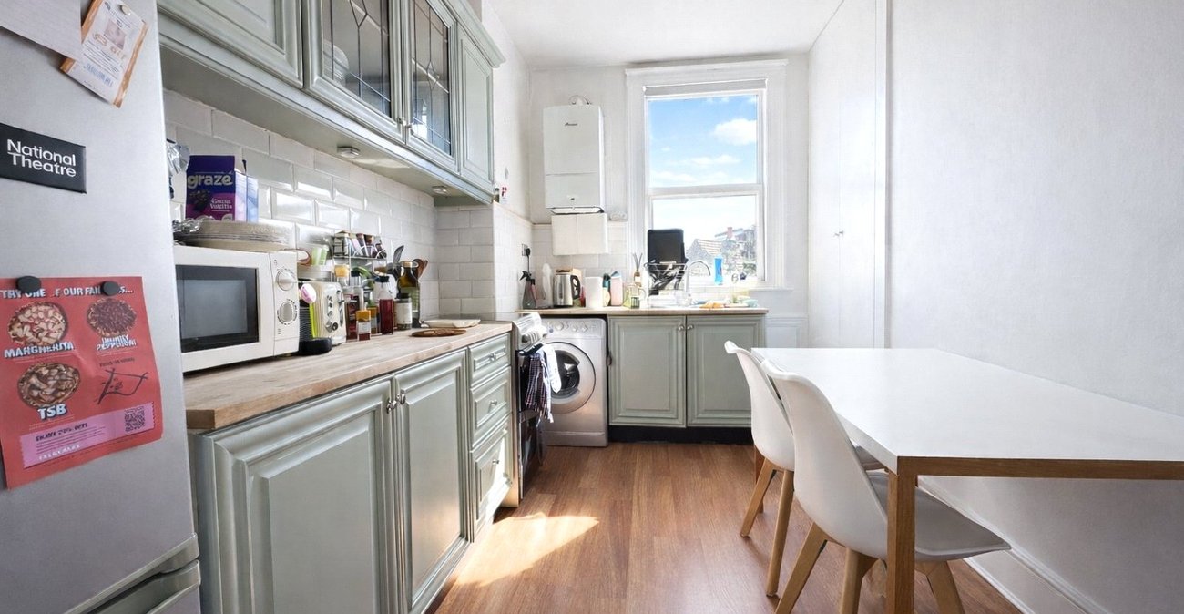 2 bedroom property for sale in London | Robinson Jackson