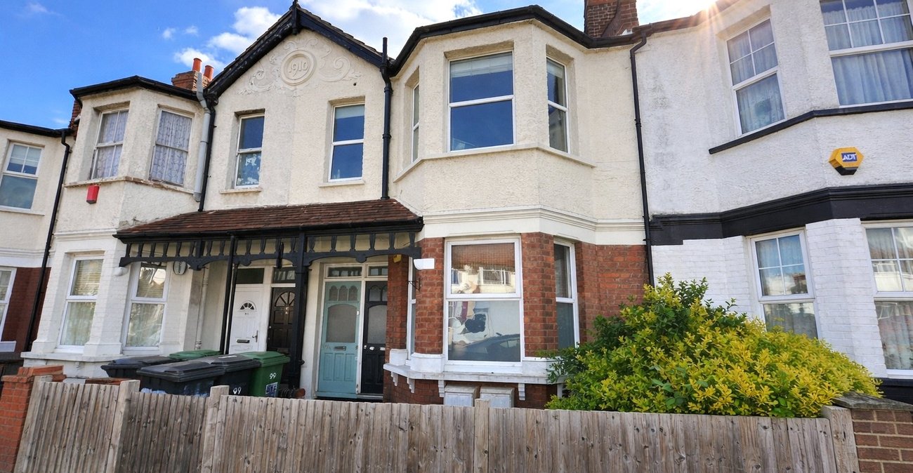 2 bedroom property for sale in London | Robinson Jackson