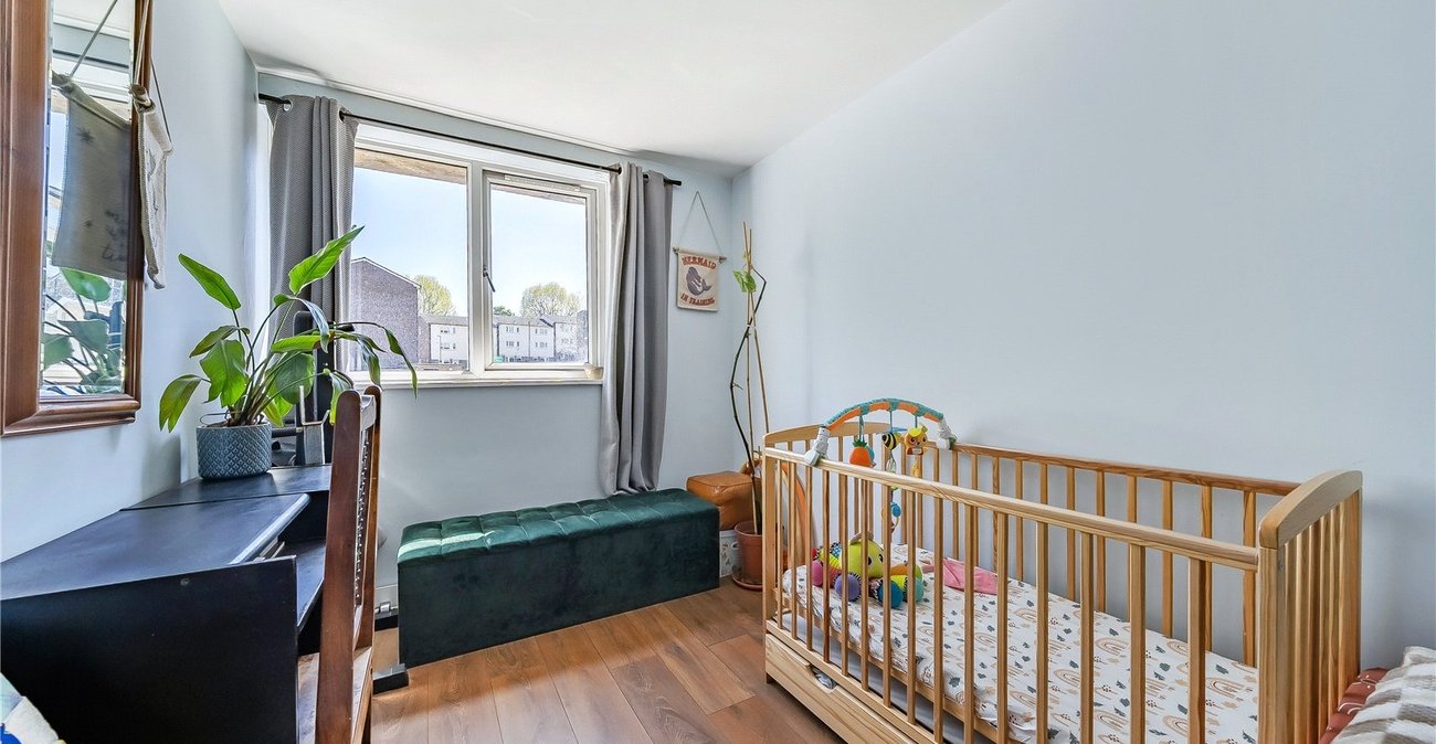 3 bedroom property for sale in London | Robinson Jackson