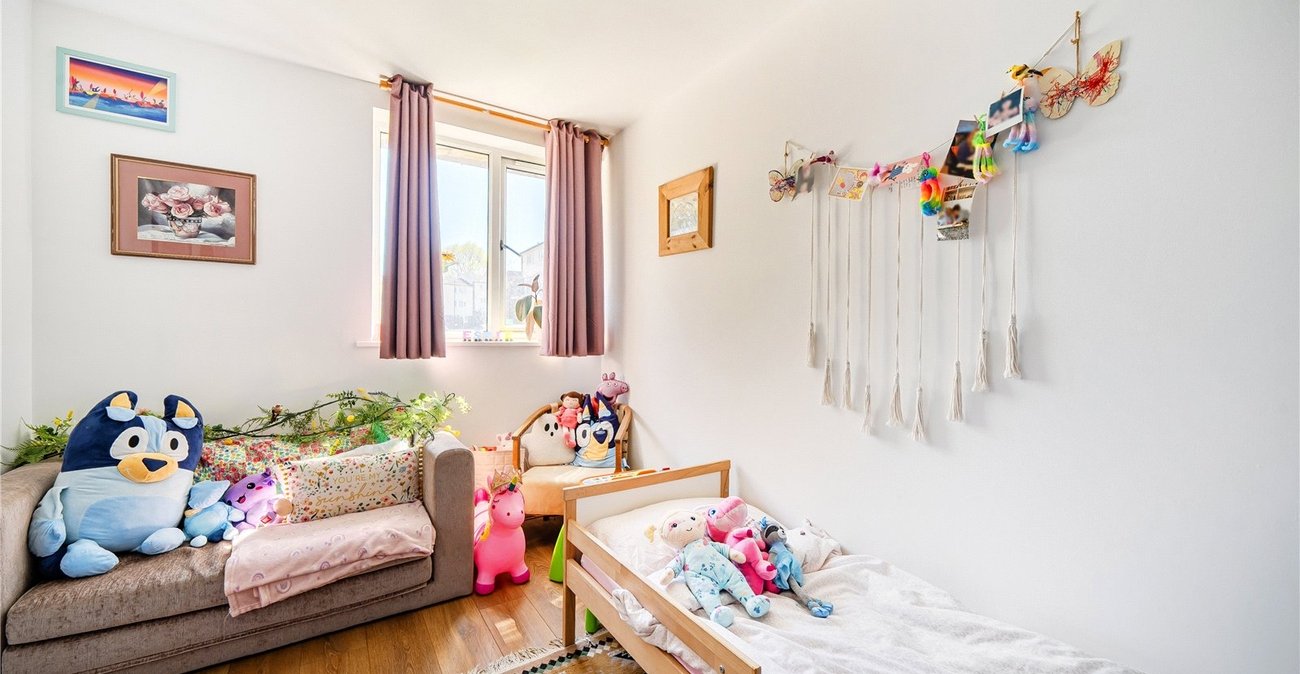 3 bedroom property for sale in London | Robinson Jackson