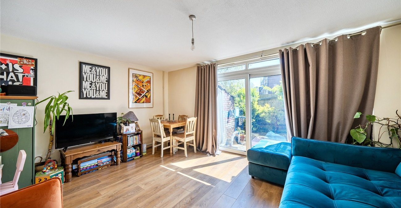 3 bedroom property for sale in London | Robinson Jackson