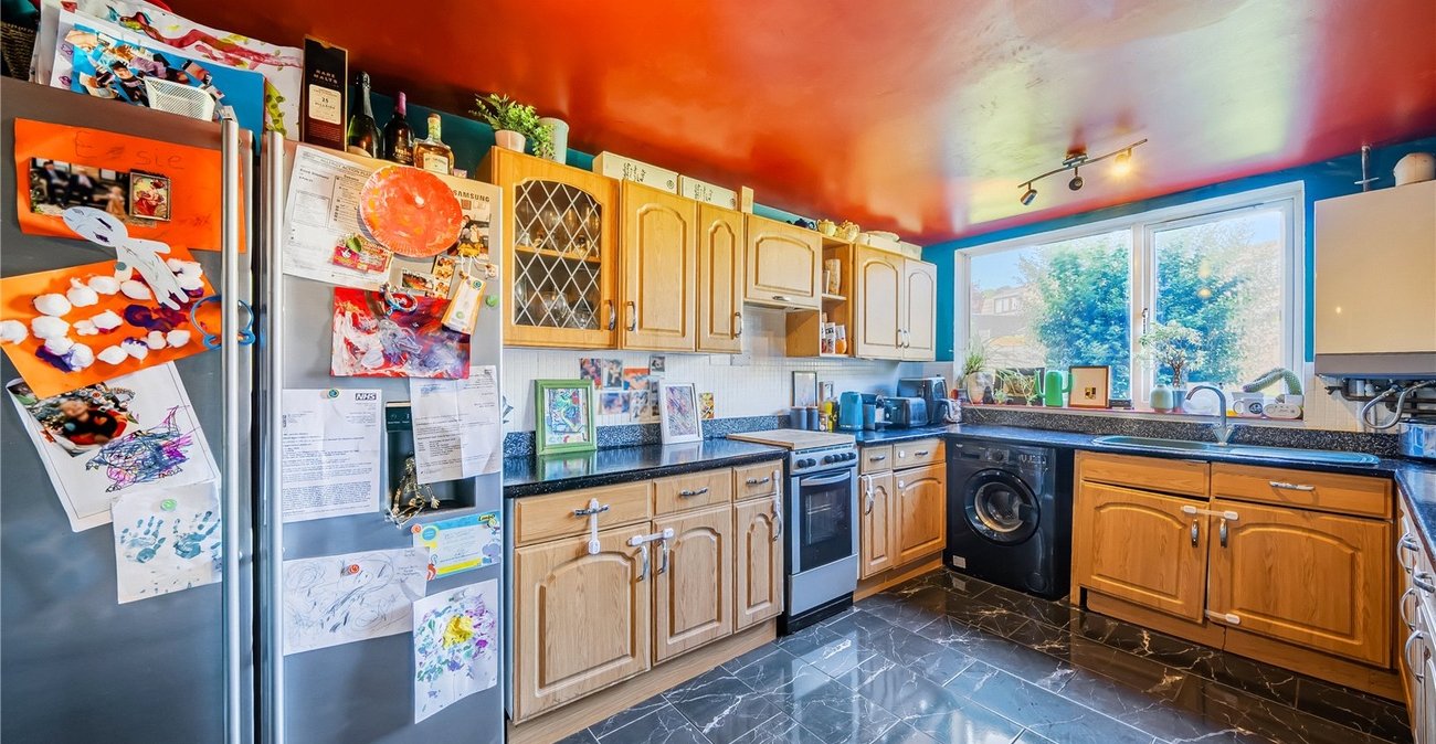 3 bedroom property for sale in London | Robinson Jackson
