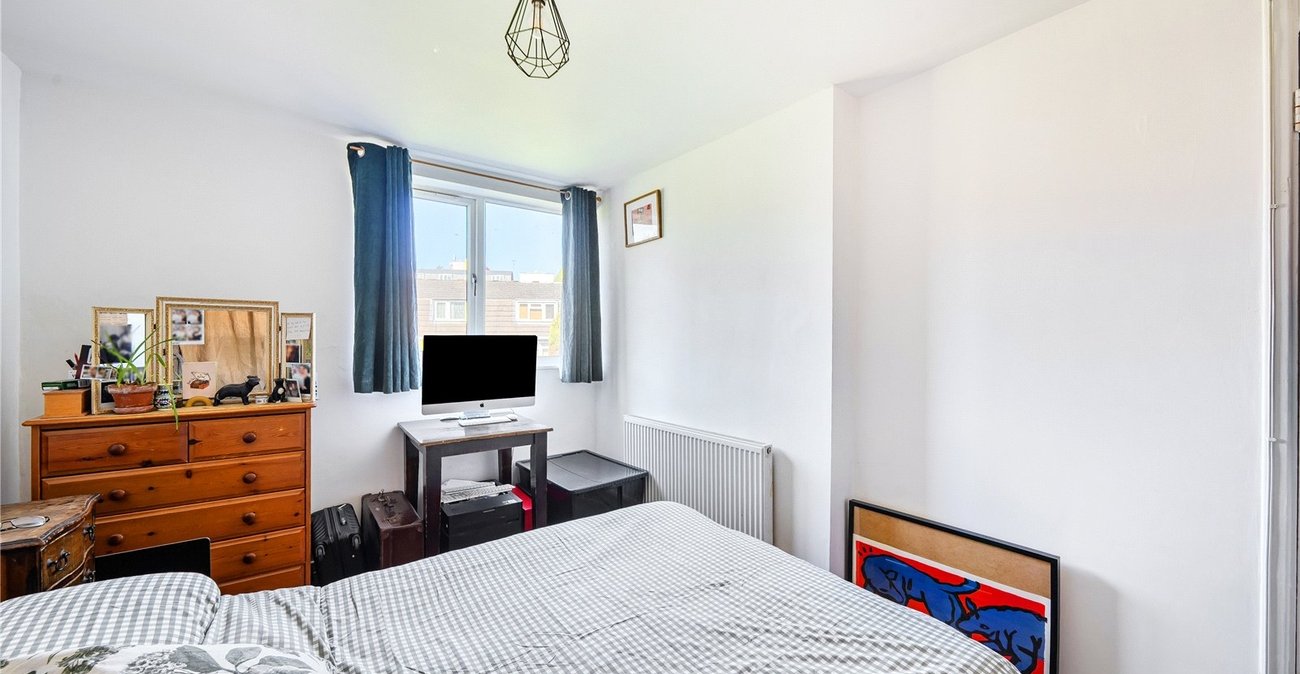 3 bedroom property for sale in London | Robinson Jackson