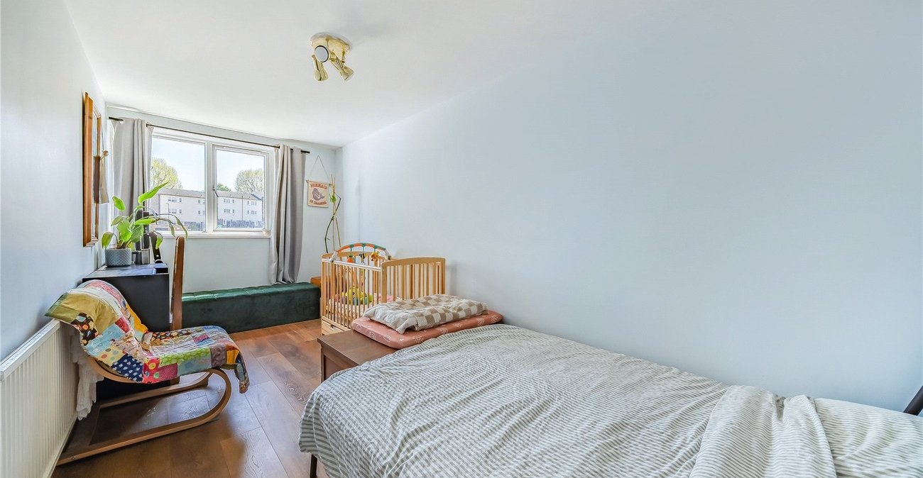 3 bedroom property for sale in London | Robinson Jackson