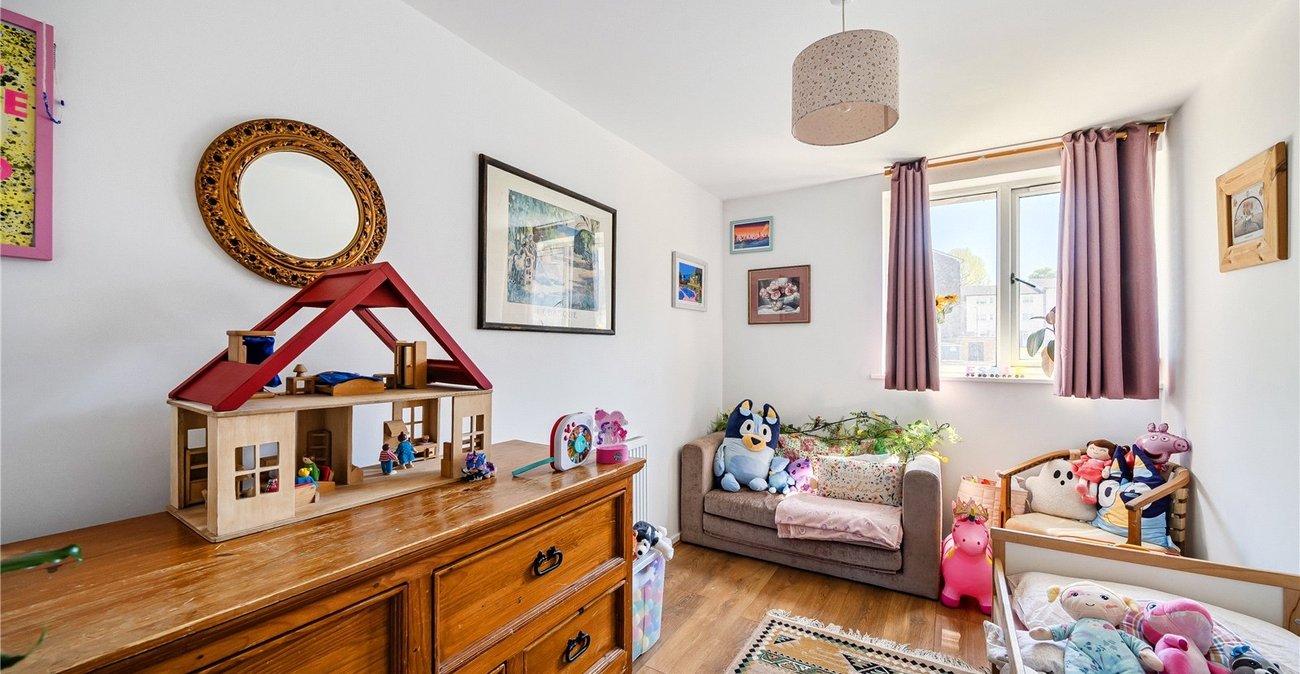 3 bedroom property for sale in London | Robinson Jackson