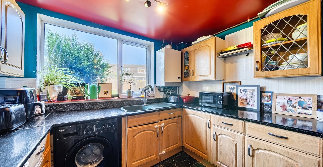 3 bedroom property for sale in London | Robinson Jackson