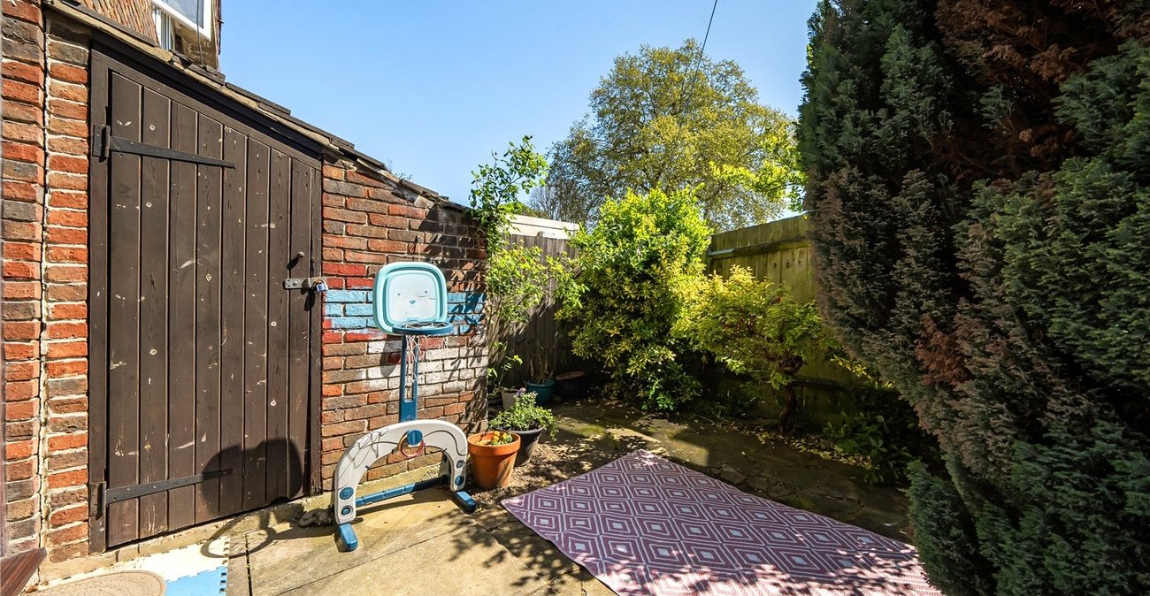 3 bedroom property for sale in London | Robinson Jackson