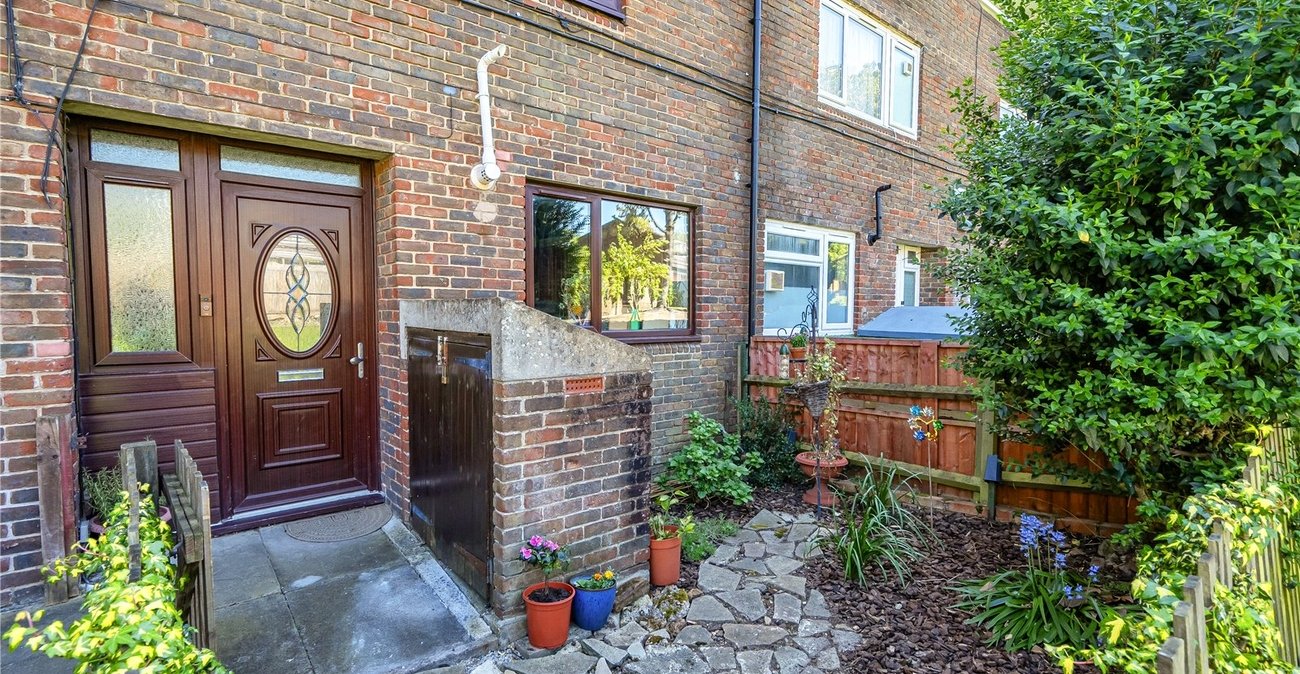 3 bedroom property for sale in London | Robinson Jackson