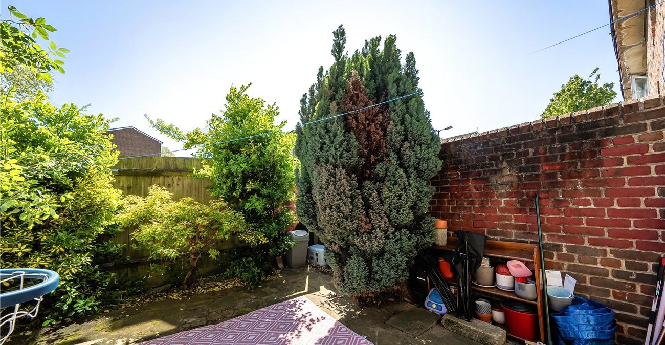 3 bedroom property for sale in London | Robinson Jackson