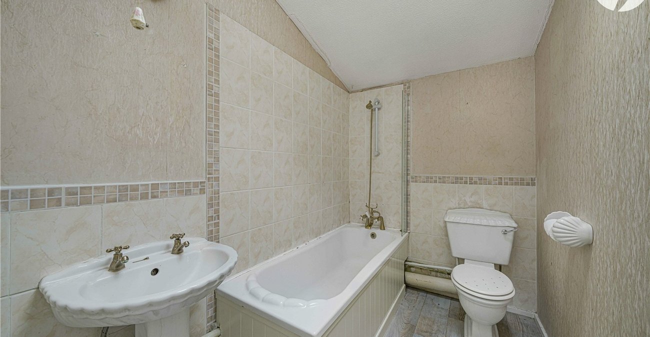 3 bedroom property for sale in Dartford | Robinson Jackson