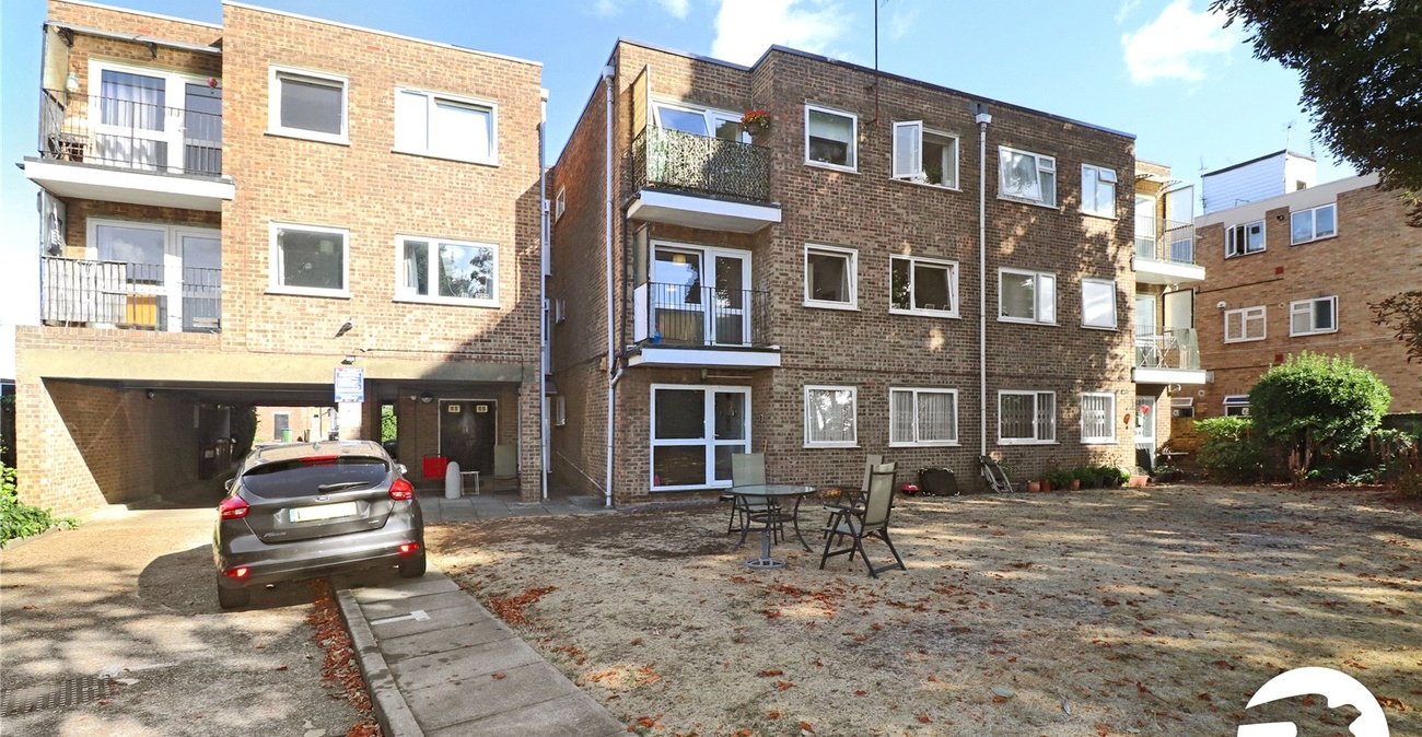 2 bedroom property for sale in Belvedere | Robinson Jackson