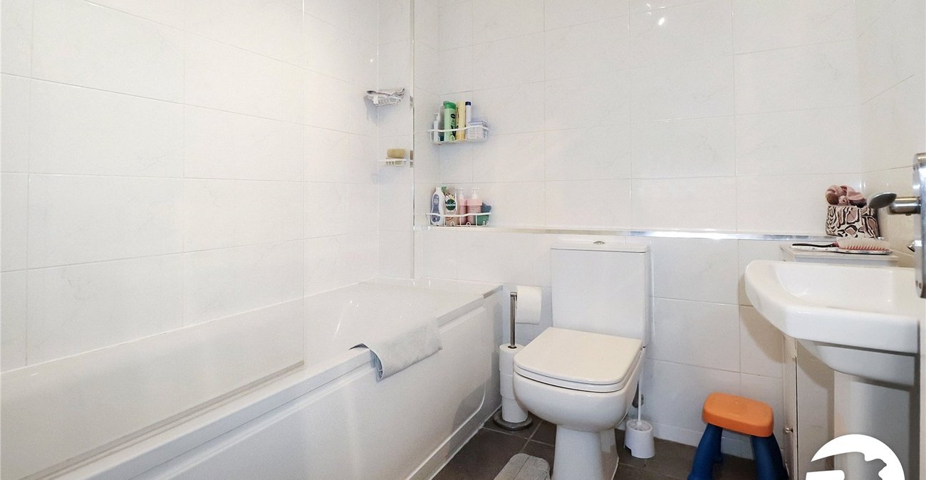 2 bedroom property for sale in Belvedere | Robinson Jackson