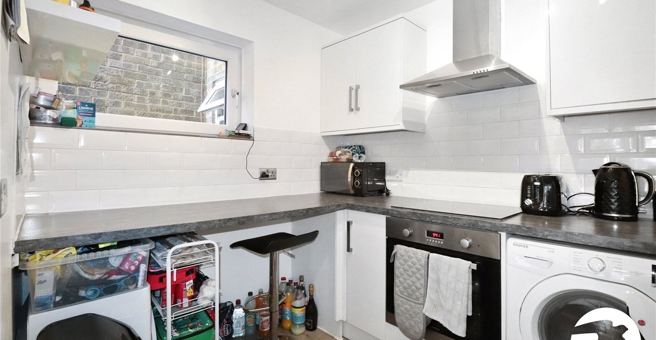 2 bedroom property for sale in Belvedere | Robinson Jackson