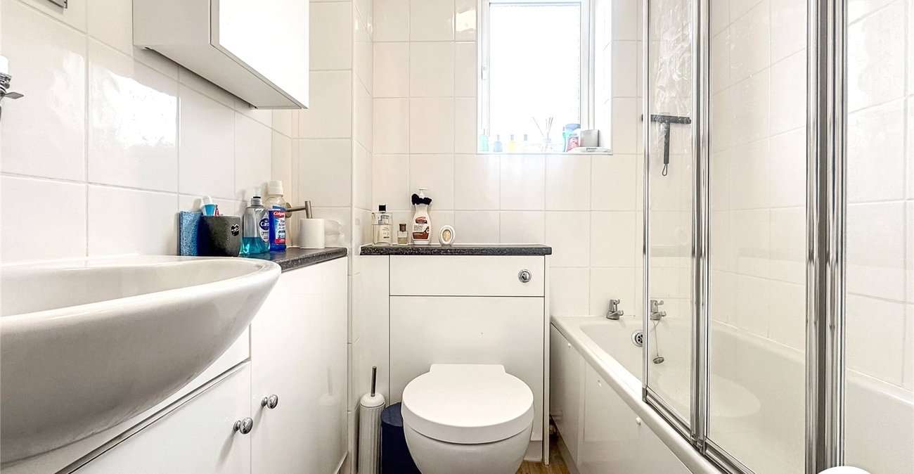 2 bedroom property for sale in Maidstone | Robinson Michael & Jackson