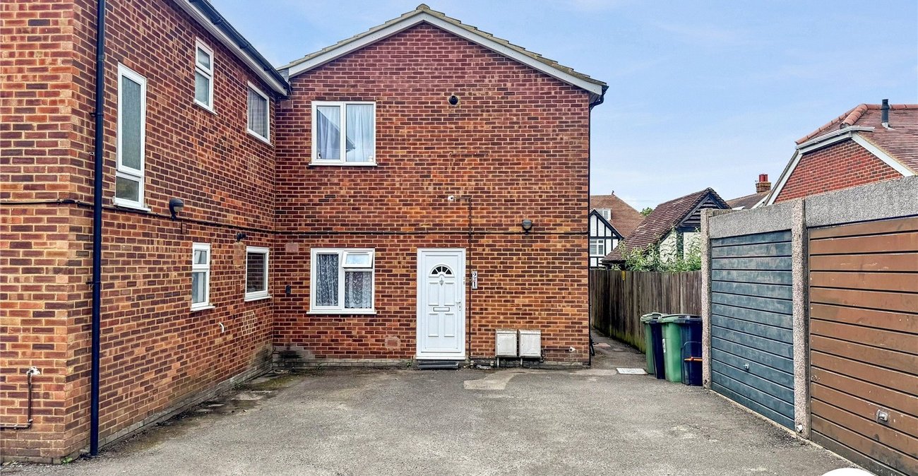 2 bedroom property for sale in Maidstone | Robinson Michael & Jackson