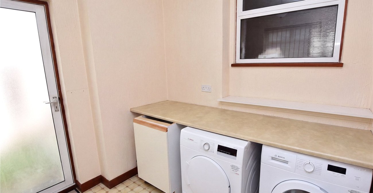 3 bedroom bungalow for sale in Bexleyheath | Robinson Jackson