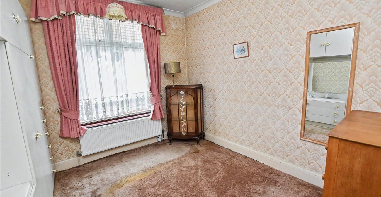 3 bedroom bungalow for sale in Bexleyheath | Robinson Jackson