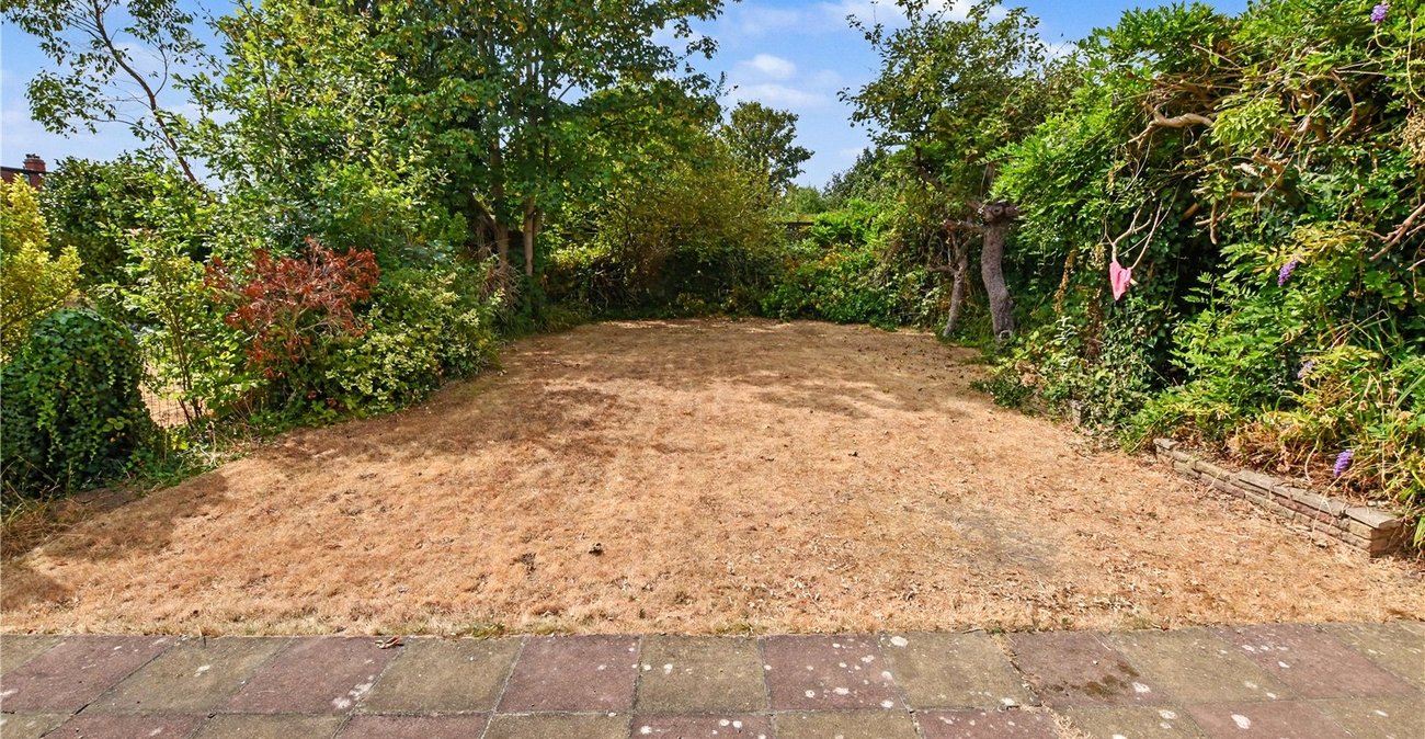 3 bedroom bungalow for sale in Bexleyheath | Robinson Jackson