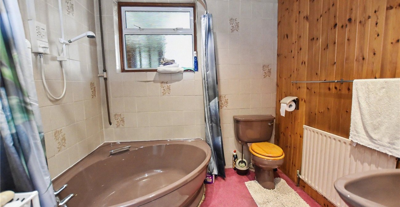 3 bedroom bungalow for sale in Bexleyheath | Robinson Jackson