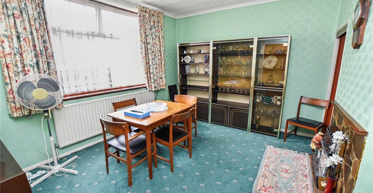 3 bedroom bungalow for sale in Bexleyheath | Robinson Jackson