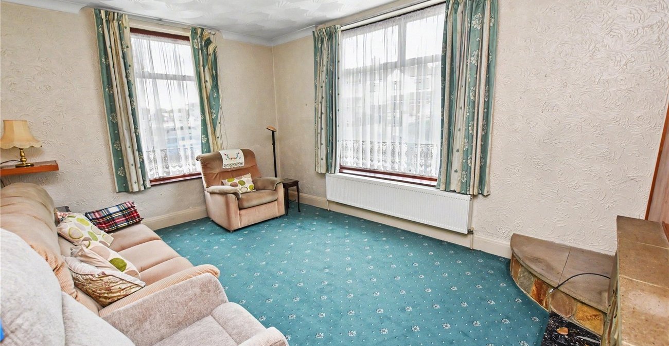 3 bedroom bungalow for sale in Bexleyheath | Robinson Jackson