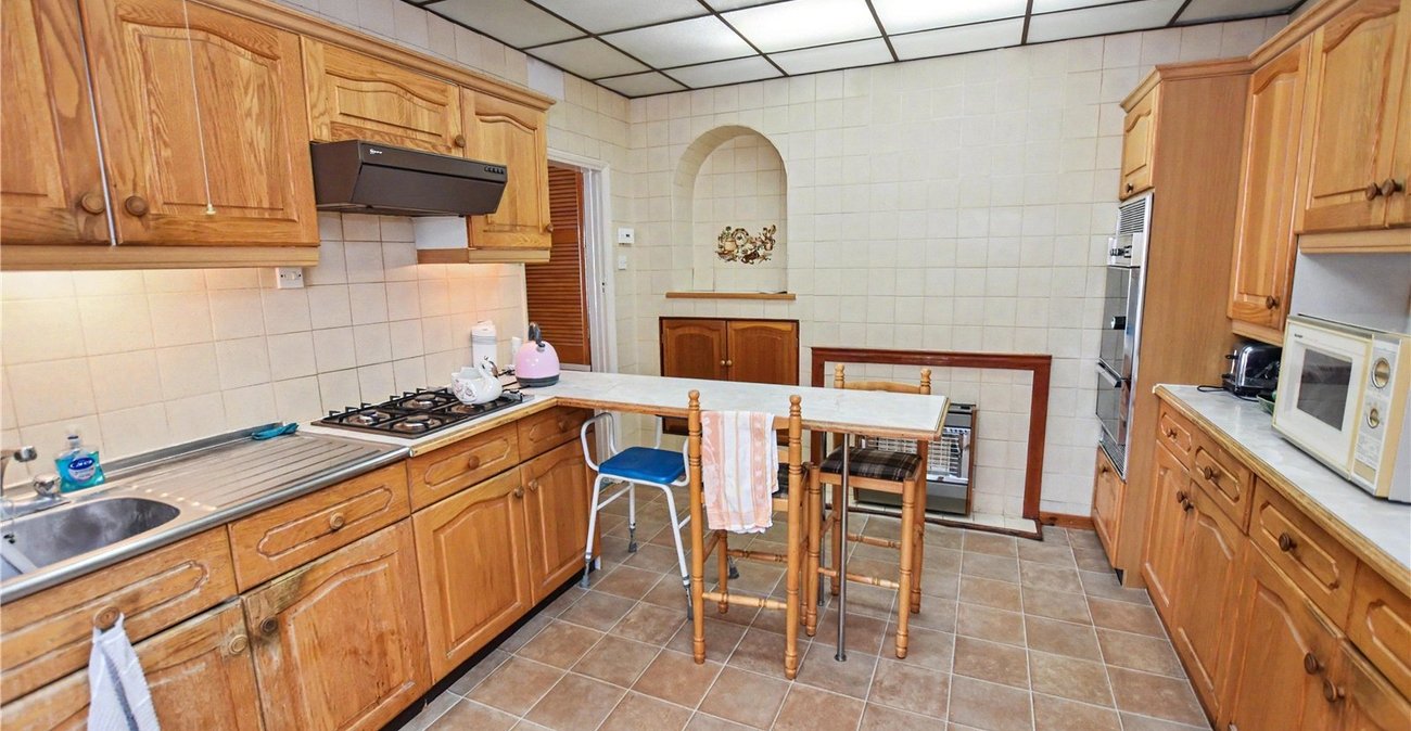 3 bedroom bungalow for sale in Bexleyheath | Robinson Jackson