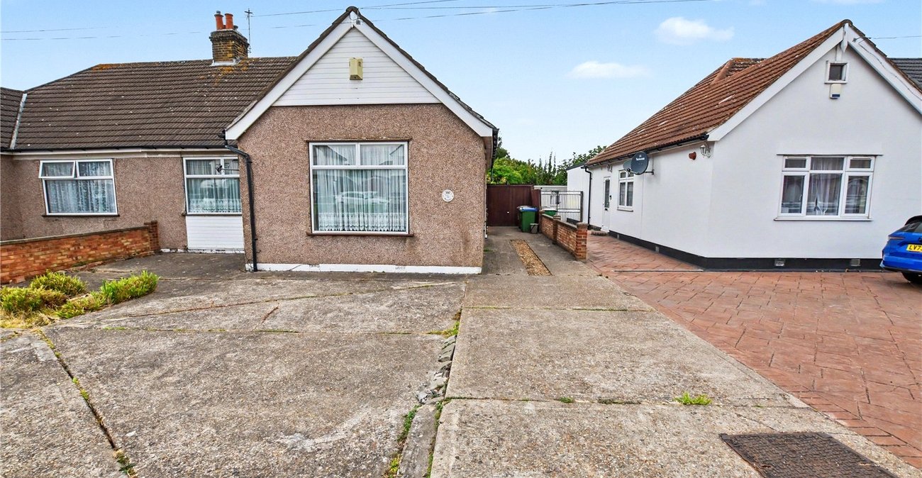 3 bedroom bungalow for sale in Bexleyheath | Robinson Jackson