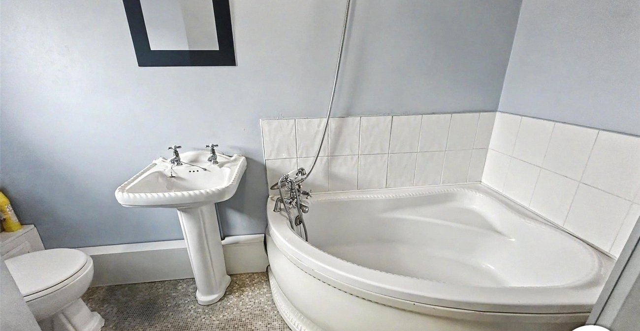 3 bedroom house for sale in Rochester | Robinson Michael & Jackson