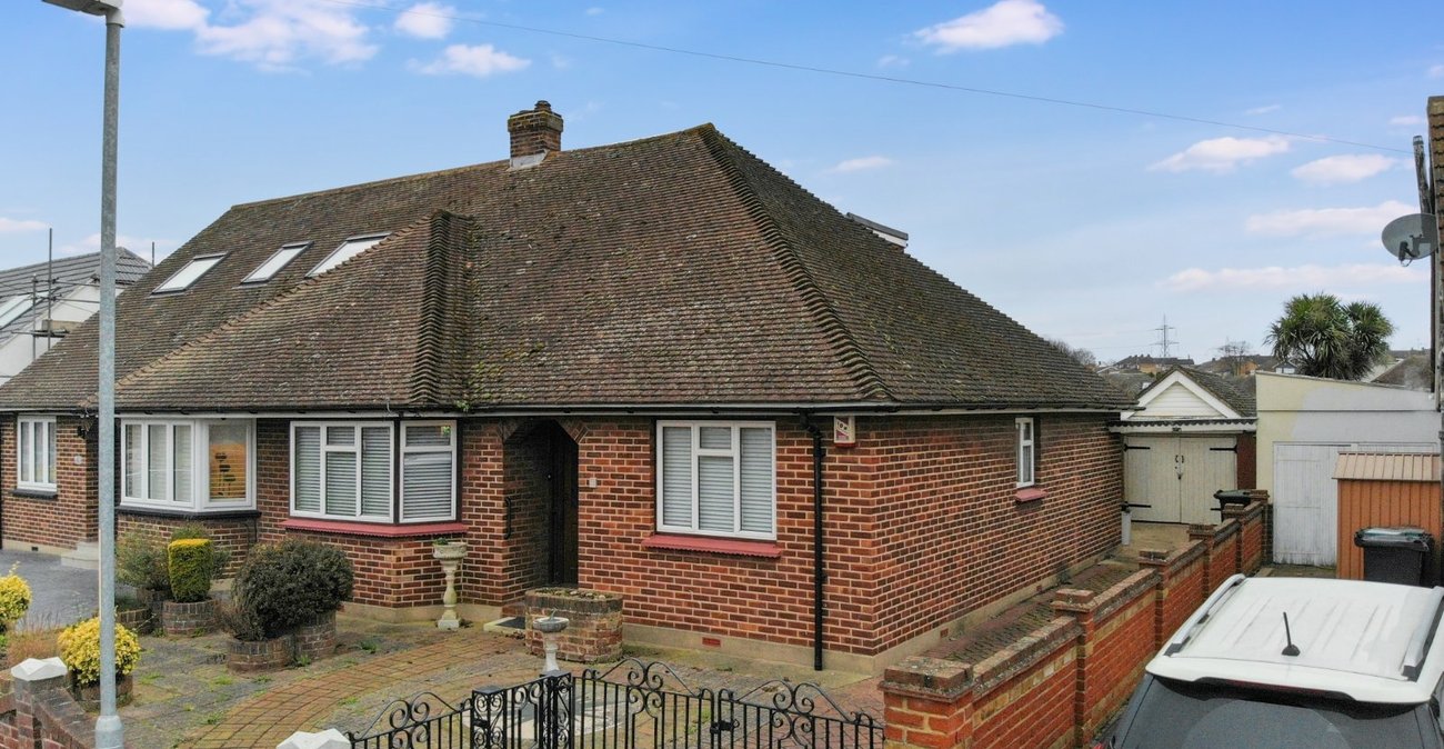 5 bedroom bungalow for sale in Northfleet | Robinson Michael & Jackson