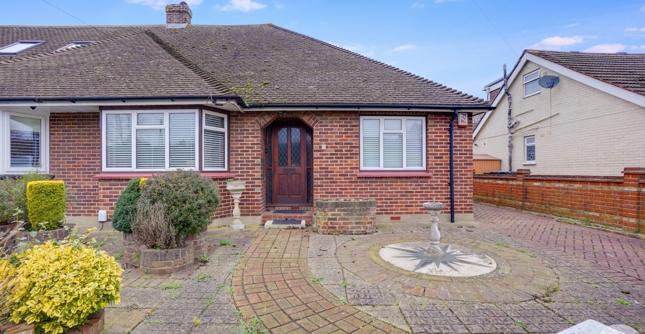 5 bedroom bungalow for sale in Northfleet | Robinson Michael & Jackson