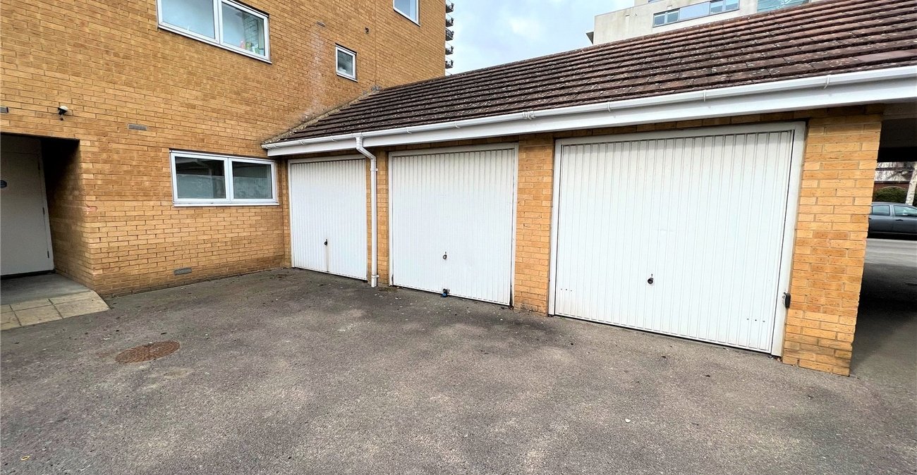 2 bedroom property for sale in London | Robinson Jackson
